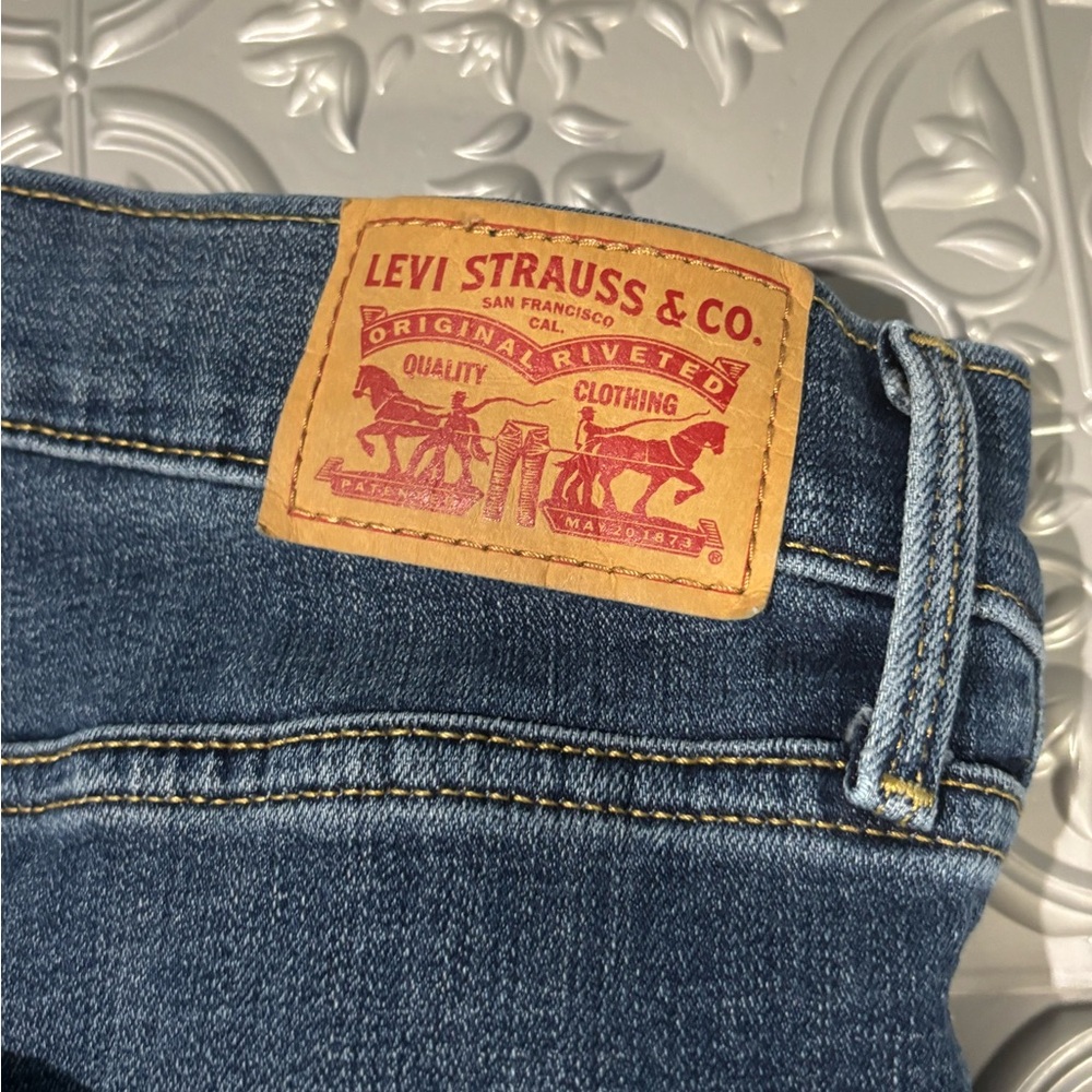 Levi's 312 Shaping Slim Women's Medium Dark Wash Denim Jeans - Picture 4 of 5